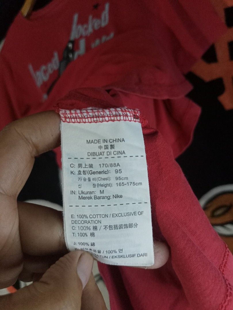 Jordan Red Tee (Category: Tshirts & Polo Shirts ) located in Castilla. Submitted by stignapamorma (Listing ID 1463119130, Image 2). Description: Size - 18x27.5 Condition - Excellent Color Rate - 9/10 Issue - None Price - 500+SF.