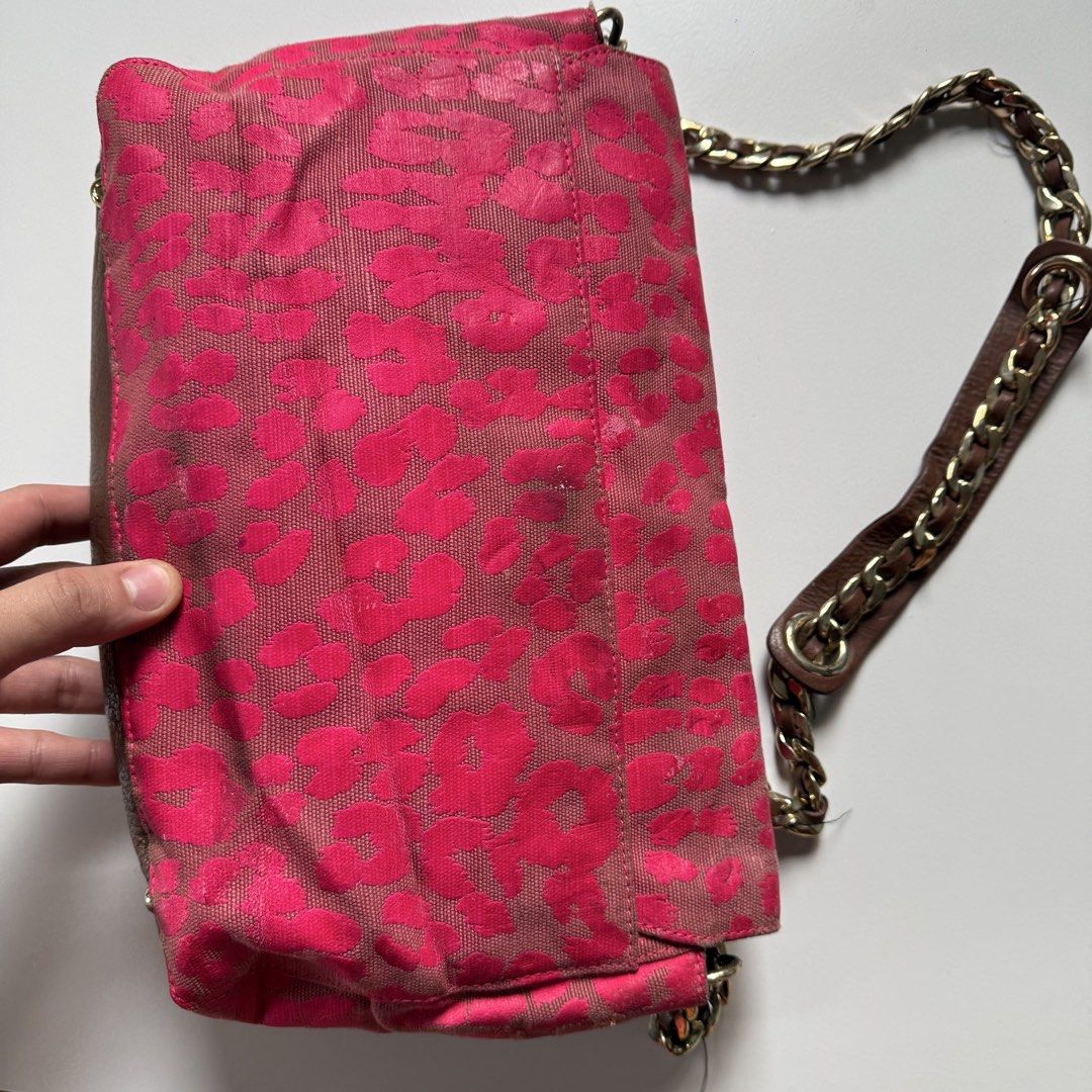 Juicy couture pink leopard y2k kili (Category: Luxury Bags & Wallets) located in Cavite. Submitted by kalebfindsluxs (Listing ID 1463313403, Image 2). Description: Juicy couture pink leopard y2k kili Good Sign of usage Rubs scratches Check details - 1880 + sf Loc cavite Jnt / lalamove.