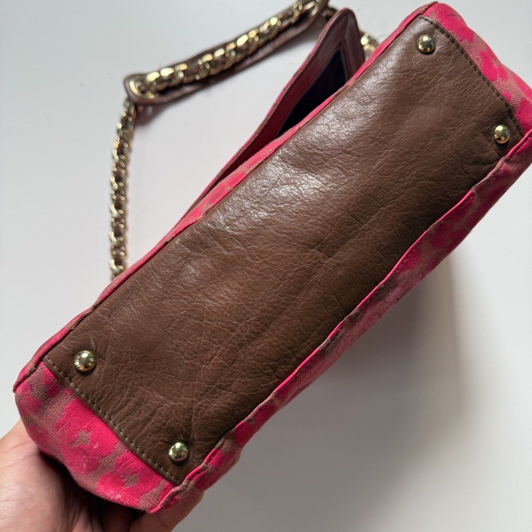 Juicy couture pink leopard y2k kili (Category: Luxury Bags & Wallets) located in Cavite. Submitted by kalebfindsluxs (Listing ID 1463313403, Image 3). Description: Juicy couture pink leopard y2k kili Good Sign of usage Rubs scratches Check details - 1880 + sf Loc cavite Jnt / lalamove.
