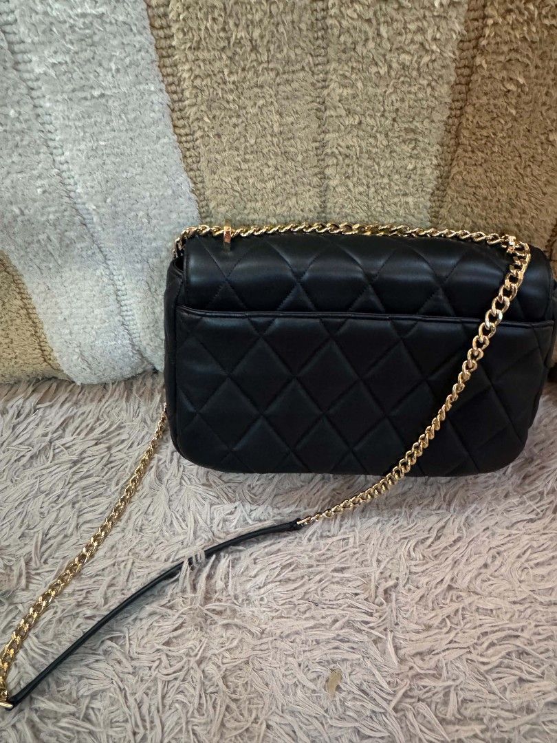 Kate spade bag with wallet (Category: Cross-body Bags) located in Manila. Submitted by RealGoldPawnable18K21K24K (Listing ID 1463272104, Image 3). Description: Kate Spade Black Original price : 500AUD/23k in peso, used only twice, Selling Price now: 10k fix Sa ibang bansa binili. 💯 Legit. Sobrang mura na nyan mga sis. Super ganda din. Bagong bago pa. 😍👜👛👝 Paunahan nalang. Dm me 🩷 Open for meet up to check. Loc BF resort Las Piñas.