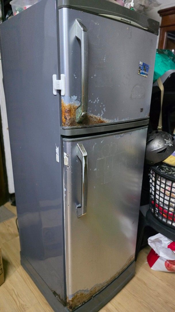 Kelvinator Refrigerator (Category: Refrigerators and Freezers) located in Quezon City. Submitted by chaedeclutters (Listing ID 1463120173, Image 1). Description: - Heavily Used - Working but there is rust on exterior and crack on product container. Unit may require repair(exterior) or be suitable for parts RFS: Upgraded - Sold as. Please review photos carefully before purchasing - For Pickup Loc📍 Project 8, QC.