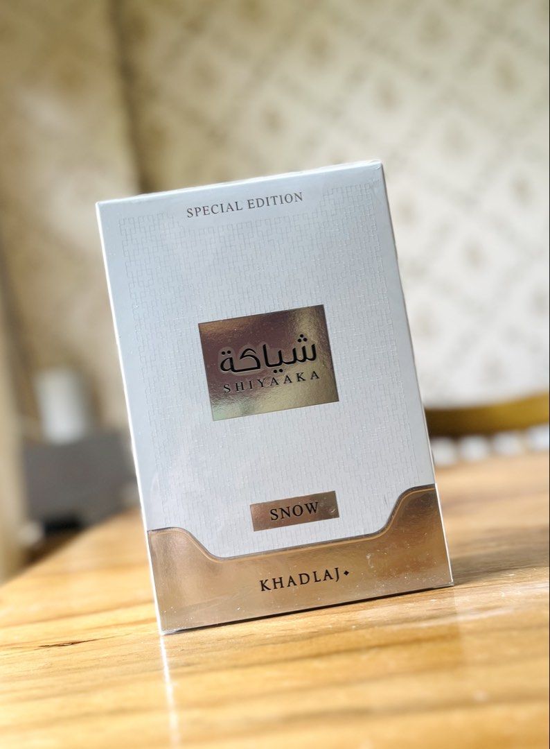Khadlaj Shiyaaka Snow Special Edition Eau De Parfum 100ml (Category: Fragrance & Deodorants) located in Bacolod City. Submitted by vintage_vogue6100 (Listing ID 1463201284, Image 2). Description: - Khadlaj Shiyaaka Snow Special Edition Perfume - 100ml Bottle - Top Notes: Bergamot, Mandarin Orange - Middle Notes: Rose, Nutmeg, Pink Pepper - Base Notes: Indonesian Vetiver Oil, Cardamom - A unique and special fragrance experience..