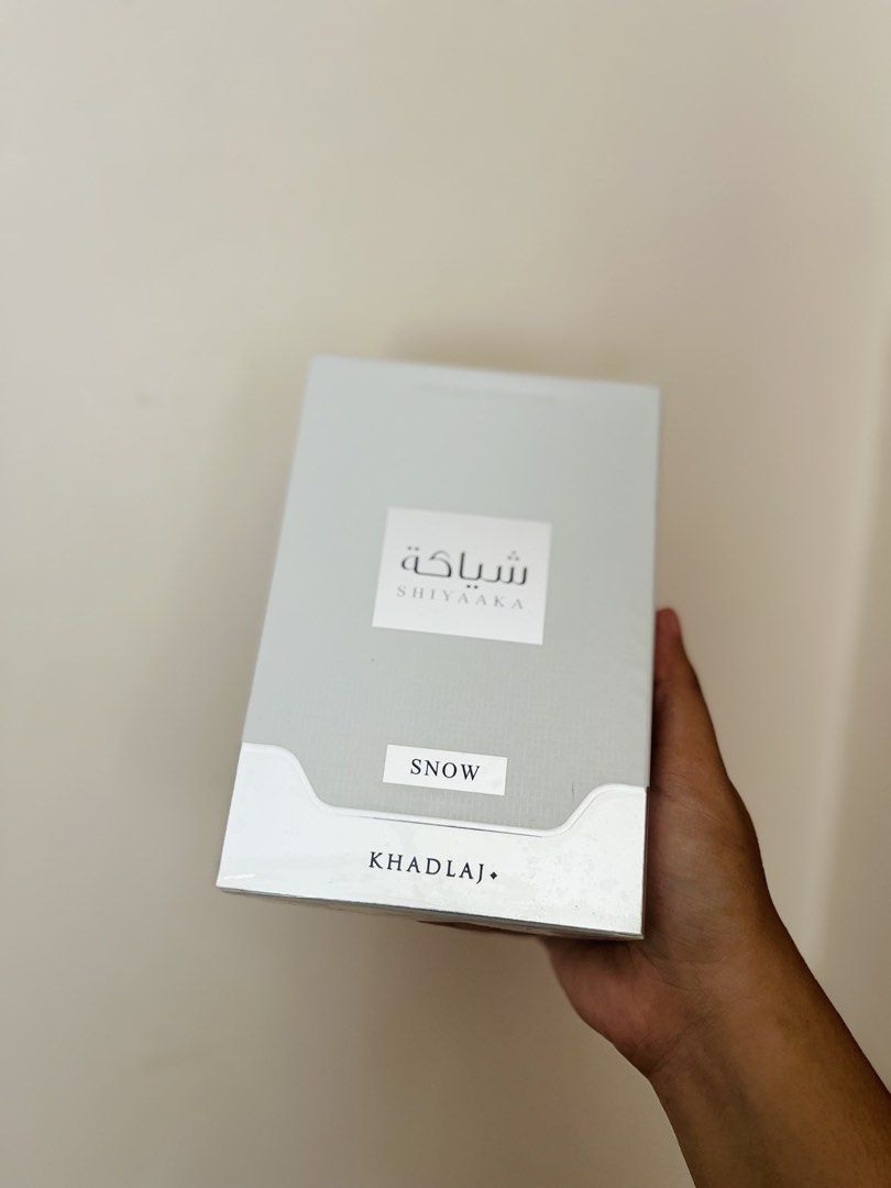 Khadlaj Shiyaaka Snow Special Edition Eau De Parfum 100ml (Category: Fragrance & Deodorants) located in Bacolod City. Submitted by vintage_vogue6100 (Listing ID 1463201284, Image 1). Description: - Khadlaj Shiyaaka Snow Special Edition Perfume - 100ml Bottle - Top Notes: Bergamot, Mandarin Orange - Middle Notes: Rose, Nutmeg, Pink Pepper - Base Notes: Indonesian Vetiver Oil, Cardamom - A unique and special fragrance experience..
