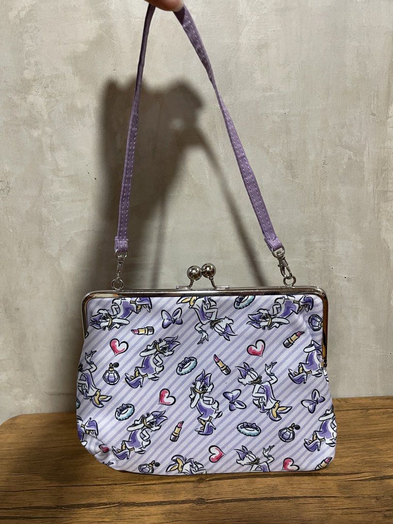 Kooza Disney Daisy Duck clasp-type multi-case L6xW8 (Category: Tote Bags) located in San Fernando. Submitted by dntjapansurpluselyu (Listing ID 1463228747, Image 1). Description: .