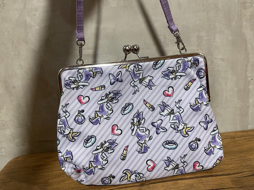 Kooza Disney Daisy Duck clasp-type multi-case L6xW8 (Category: Tote Bags) located in San Fernando. Submitted by dntjapansurpluselyu (Listing ID 1463228747, Image 2). Description: .