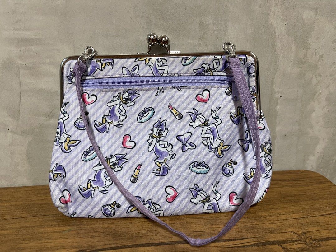 Kooza Disney Daisy Duck clasp-type multi-case L6xW8 (Category: Tote Bags) located in San Fernando. Submitted by dntjapansurpluselyu (Listing ID 1463228747, Image 3). Description: .