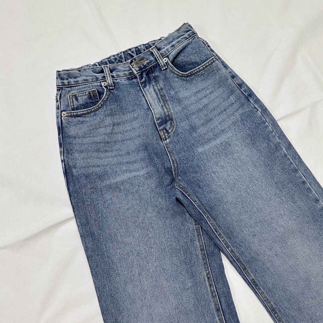 Korean Wide Leg Denim Pants (Category: Other Bottoms) located in Davao. Submitted by prettypleasure.clo (Listing ID 1463229492, Image 3). Description: Like new condition Premium quality No issue W27 | L40 Gcash/MariBank only +sf.