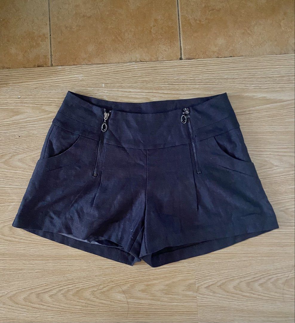 Korean Zippered Shorts (Category: Shorts) located in Taguig. Submitted by mihox (Listing ID 1463201882, Image 2). Description: Size:Large 30".
