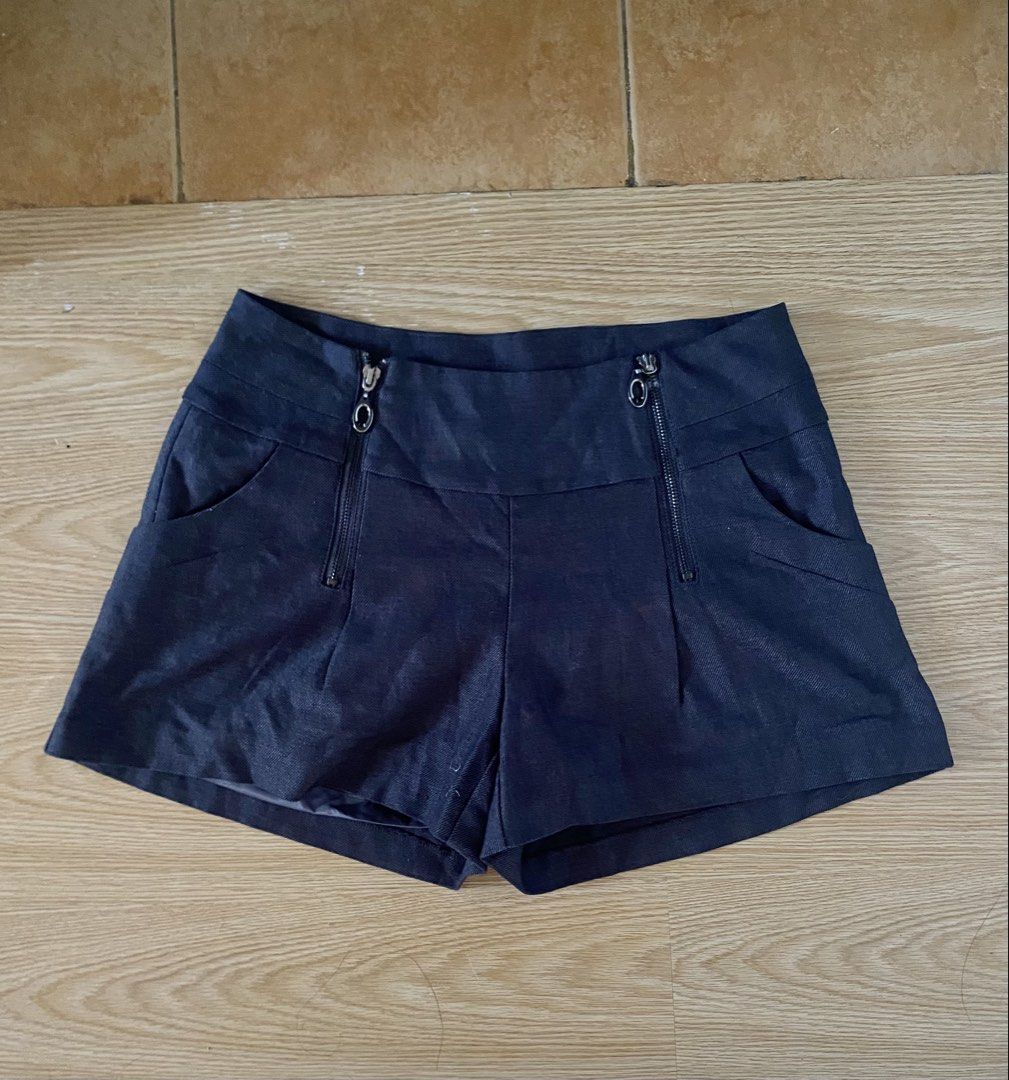 Korean Zippered Shorts (Category: Shorts) located in Taguig. Submitted by mihox (Listing ID 1463201882, Image 3). Description: Size:Large 30".