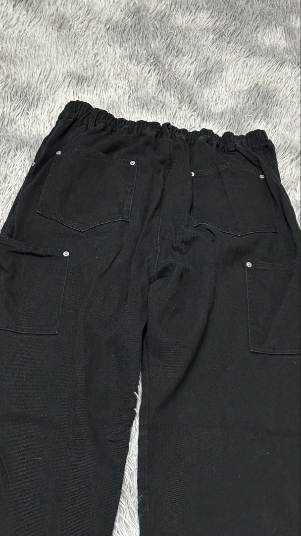 KREATE Black Double Knee Cargo Pants (Category: Jeans) located in Manila. Submitted by paulovenegaskalakal2020 (Listing ID 1463149507, Image 3). Description: For sale! Kalakal Kreate double knee carpenter pants Garterized Large Size- 29 to 35 Length- 40.5 inches Thigh- 12 inches Knee- 10 inches Leg opening- 8.5 inches Good as new MINE 1,680 +sf.