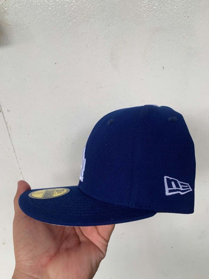 LA DODGERS FITTED CAP (Category: Caps & Hats) located in Rizal. Submitted by saint-nike11 (Listing ID 1463178039, Image 2). Description: LA DODGERS FITTED CAP NEW ERA SIZE 7 1/2 59.6 CM NOT SURE KUNG LEGIT PERO COMPLETE TAGS CHECK DETAILS NLANG 600 ONLY + SF VIA JNT.