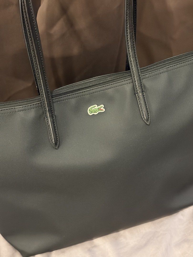 Lacoste Classic Tote Large Black (Category: Tote Bags) located in Manila. Submitted by issathings (Listing ID 1463302286, Image 2). Description: rush selling, negotiable lalamove or LBC COP.