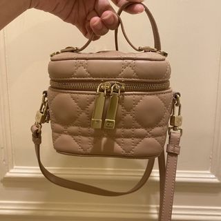 （分類：）位於 。 由 c.blossom 提交（商品編號 1463248636，圖片 1）。簡介： 。