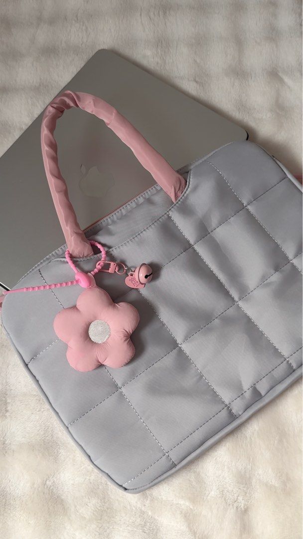 Laptop 13” Bag Blue x Pink (Category: Laptop Bags & Sleeves) located in Caloocan City. Submitted by .manel. (Listing ID 1463291989, Image 1). Description: brand new, recorded for promoting purposes.