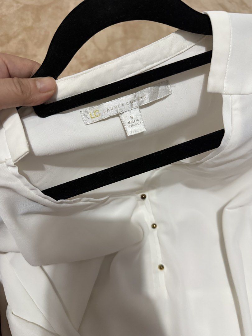 Lauren Conrad Top size Small (Category: Blouses) located in Cebu City. Submitted by sultrychicmary (Listing ID 1463310488, Image 3). Description: Ecru color.