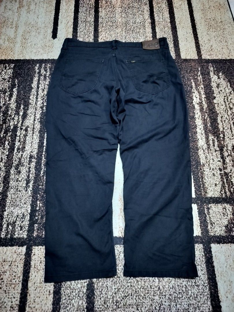 LEE Black Denim Pants (Category: Chinos) located in Taguig. Submitted by thriftybounce (Listing ID 1463185884, Image 1). Description: Size : 34 Length : 37 HEM : 8 Color Rate : 9.5/10 Issue : None.