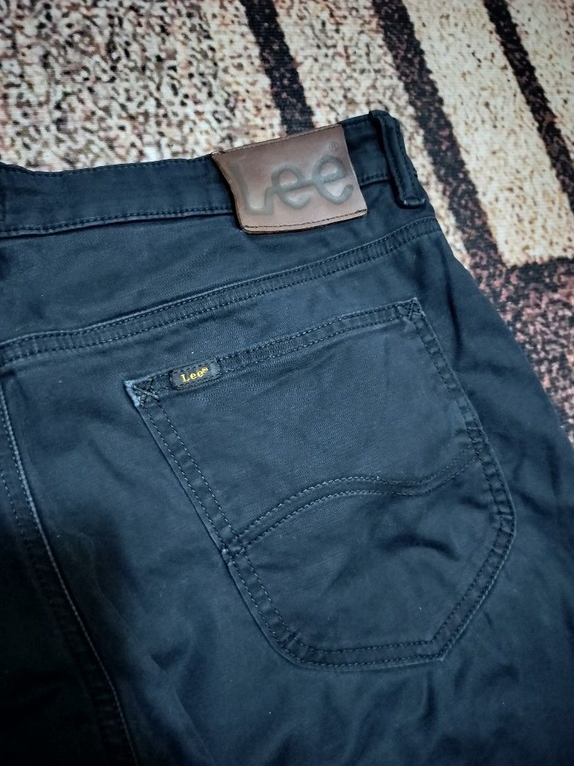 LEE Black Denim Pants (Category: Chinos) located in Taguig. Submitted by thriftybounce (Listing ID 1463185884, Image 2). Description: Size : 34 Length : 37 HEM : 8 Color Rate : 9.5/10 Issue : None.