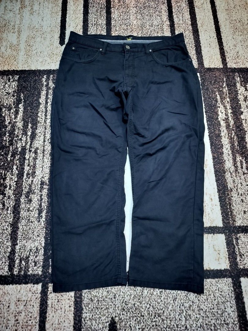 LEE Black Denim Pants (Category: Chinos) located in Taguig. Submitted by thriftybounce (Listing ID 1463185884, Image 3). Description: Size : 34 Length : 37 HEM : 8 Color Rate : 9.5/10 Issue : None.