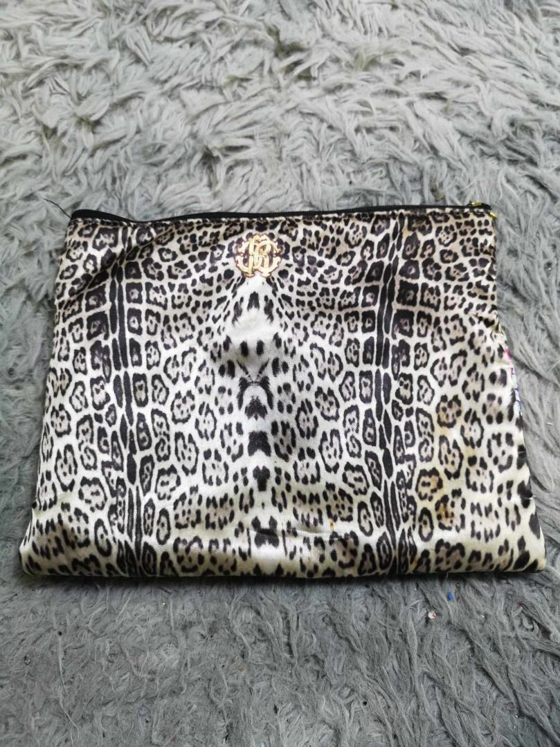 Leopard Print & Floral Cosmetic Pouch (Category: Purses & Pouches) located in Santa Cruz. Submitted by jmy_surplus.2 (Listing ID 1463128392, Image 2). Description: Size ; L - 8 W - 9.6 Color ; Purple , Brown Type ; Cosmetic Pouch Brand ; No brand Material ; Synthetic Style ; Printed Design Cosmetic Pouch LR 129 JMY 4 Batch #223.