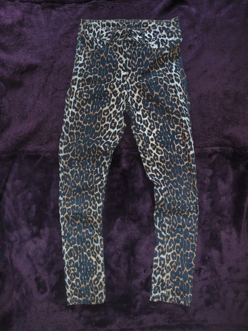 Leopard Print Skinny Jeans (Category: Jeans) located in Naga. Submitted by esteemed_shop (Listing ID 1463203969, Image 2). Description: Dimension 29inches X 37inches - Trendy leopard print skinny jeans - Comfortable stretchy material - Classic five-pocket design - Secure button and zip closure - Perfect for a bold, stylish look - Easy to pair with basic tops.