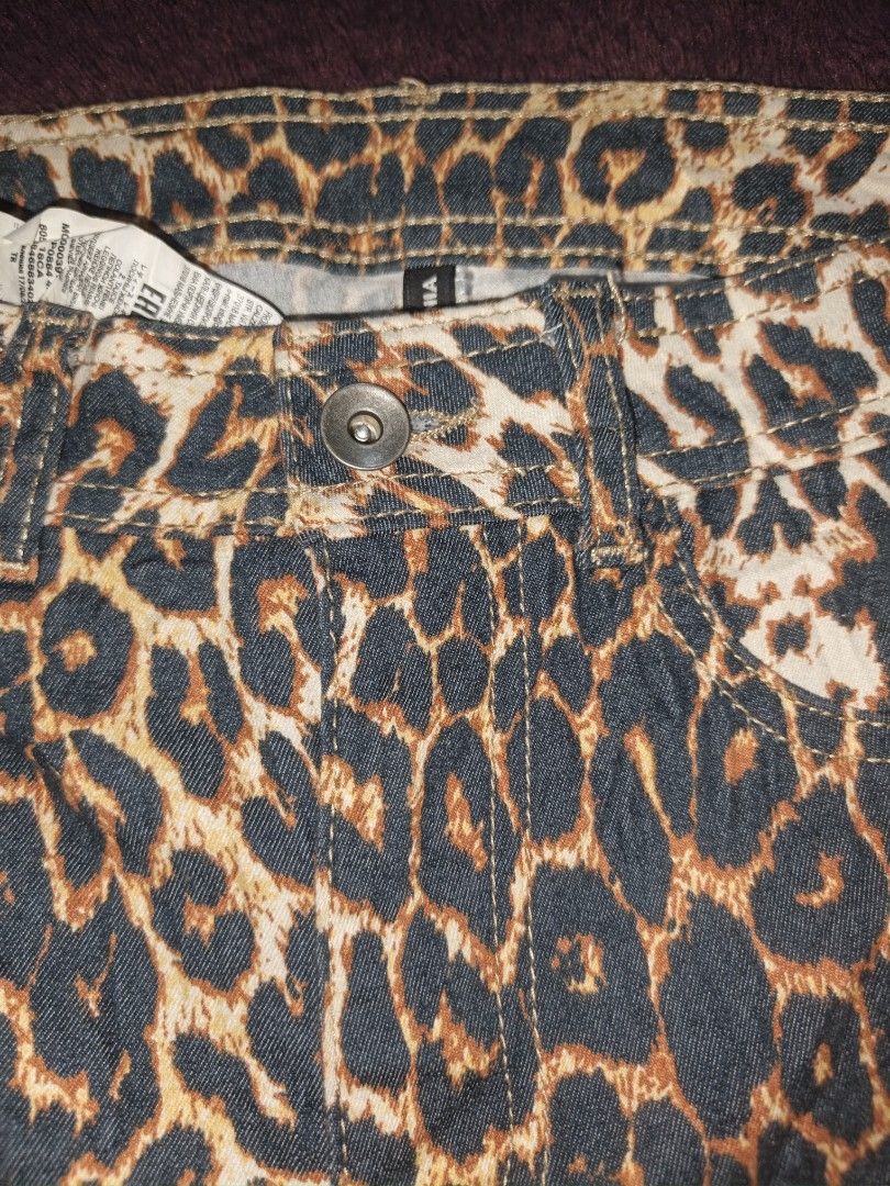 Leopard Print Skinny Jeans (Category: Jeans) located in Naga. Submitted by esteemed_shop (Listing ID 1463203969, Image 3). Description: Dimension 29inches X 37inches - Trendy leopard print skinny jeans - Comfortable stretchy material - Classic five-pocket design - Secure button and zip closure - Perfect for a bold, stylish look - Easy to pair with basic tops.
