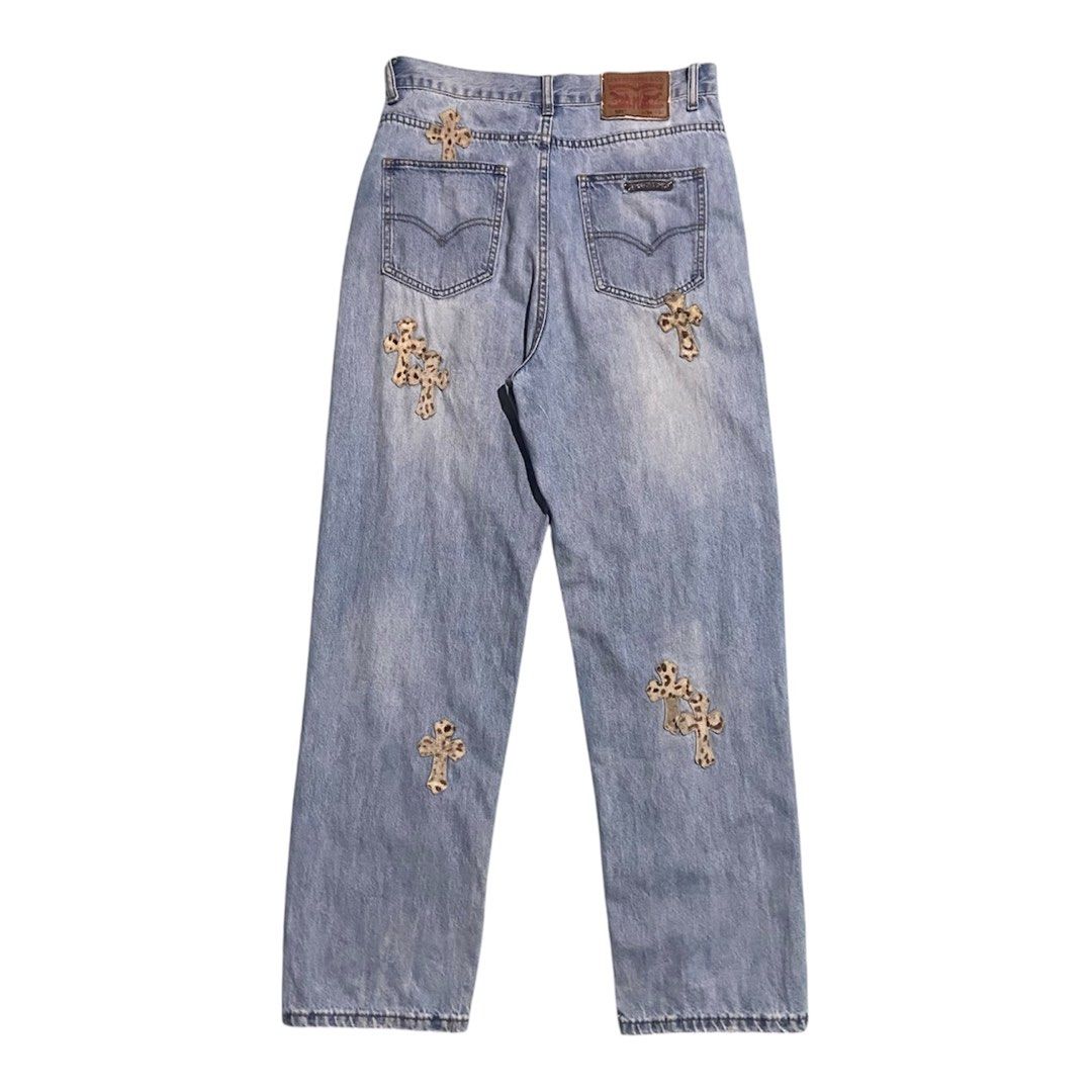 LEVIS 501 x CHR0ME HEARTS LEOPARD PATCH DENIM (Category: Jeans) located in Iloilo. Submitted by wornworthyph (Listing ID 1463262265, Image 2). Description: SIZE - 30 LENGTH - 41 THIGH - 11.5 HEM - 7.5 ISSUE - MINOR SIGN OF USAGE ₱ 680 + SHIPPING FEE 📍ILOILO 🧾 GCASH ( PAYMENT FIRST ) 🚚 J&T COURIER. .