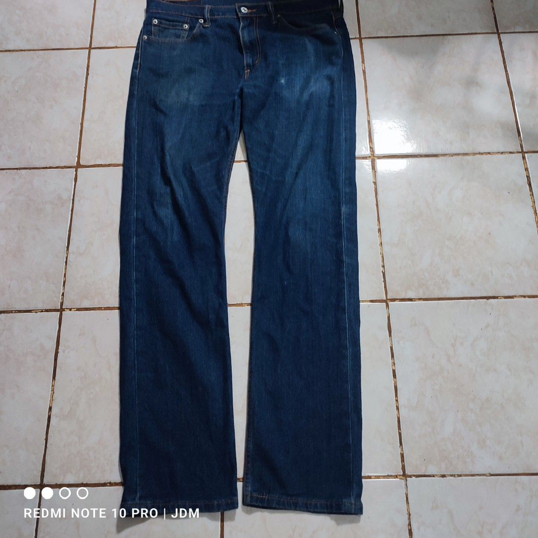 Levi's 513 (Category: Jeans) located in Antipolo. Submitted by klashnikov (Listing ID 1463179732, Image 1). Description: Dimes:32x42 Tags:complete Condition:good Honest issue:used/see last picture Payment option:Bank transfer,gcash,cash ₱250 only Pwede videocall for legitimacy Pwede pickup sa aking munting garahe waze (JDM thrift shop) Pwedeng meetup around upper Antipolo,pag malayo ka pwede natin paship (Luzon,Visayas at Mindanao) cut off is eve