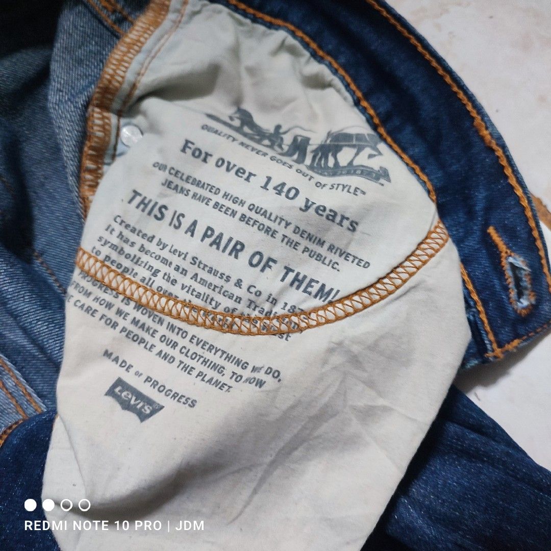 Levi's 513 (Category: Jeans) located in Antipolo. Submitted by klashnikov (Listing ID 1463179732, Image 2). Description: Dimes:32x42 Tags:complete Condition:good Honest issue:used/see last picture Payment option:Bank transfer,gcash,cash ₱250 only Pwede videocall for legitimacy Pwede pickup sa aking munting garahe waze (JDM thrift shop) Pwedeng meetup around upper Antipolo,pag malayo ka pwede natin paship (Luzon,Visayas at Mindanao) cut off is eve