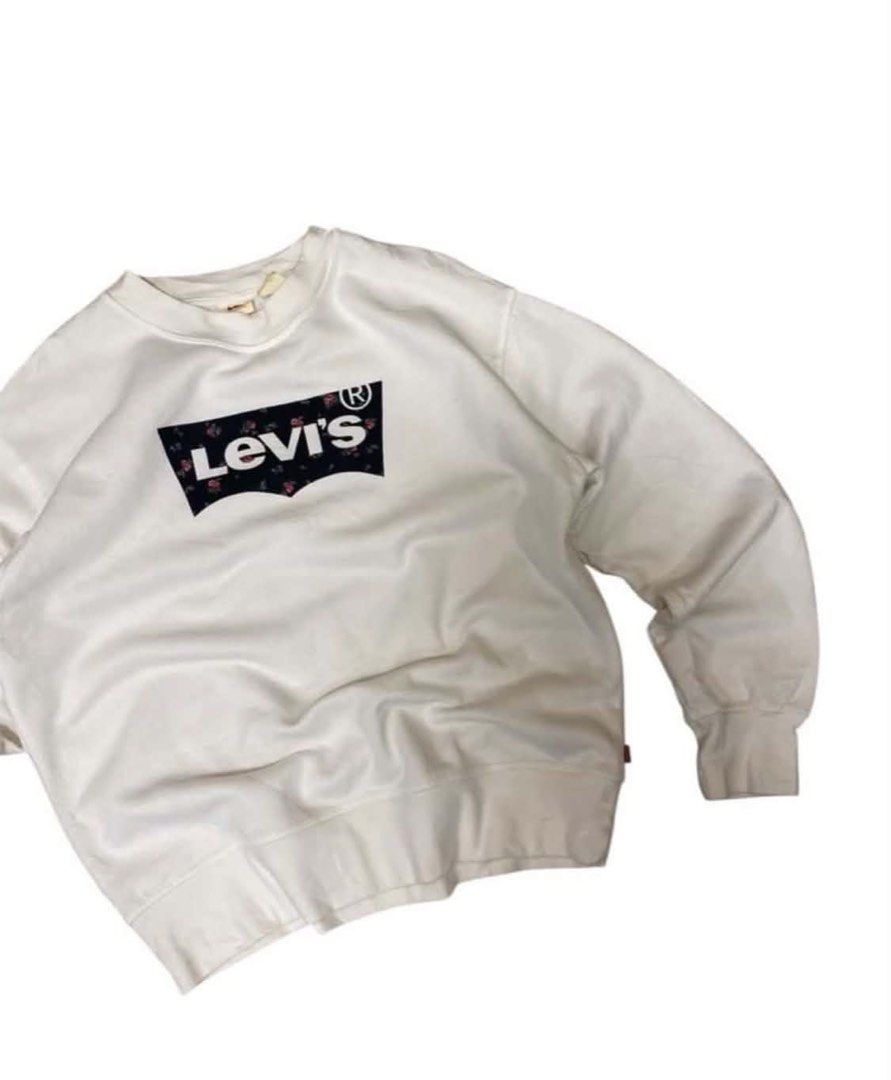 Levis Crewneck (Category: Coats, Jackets and Outerwear) located in Manila. Submitted by nofits.garments (Listing ID 1463274236, Image 1). Description: Levis Crewneck Small Width 21 Length 24 In good condition No issue.
