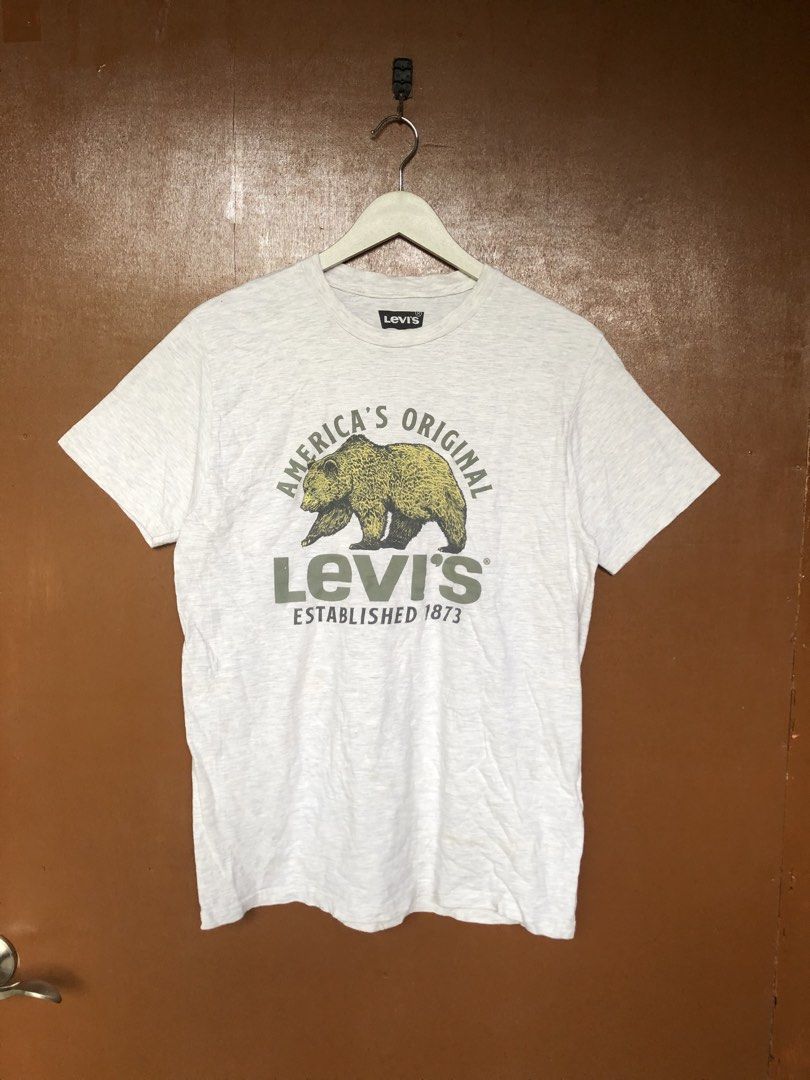 Levi’s Tee (Category: Tshirts & Polo Shirts ) located in Sipalay. Submitted by lptulak (Listing ID 1463262127, Image 2). Description: Levi’s Tee Size Medium W-20 L-27 Excellent to New No issue 800.