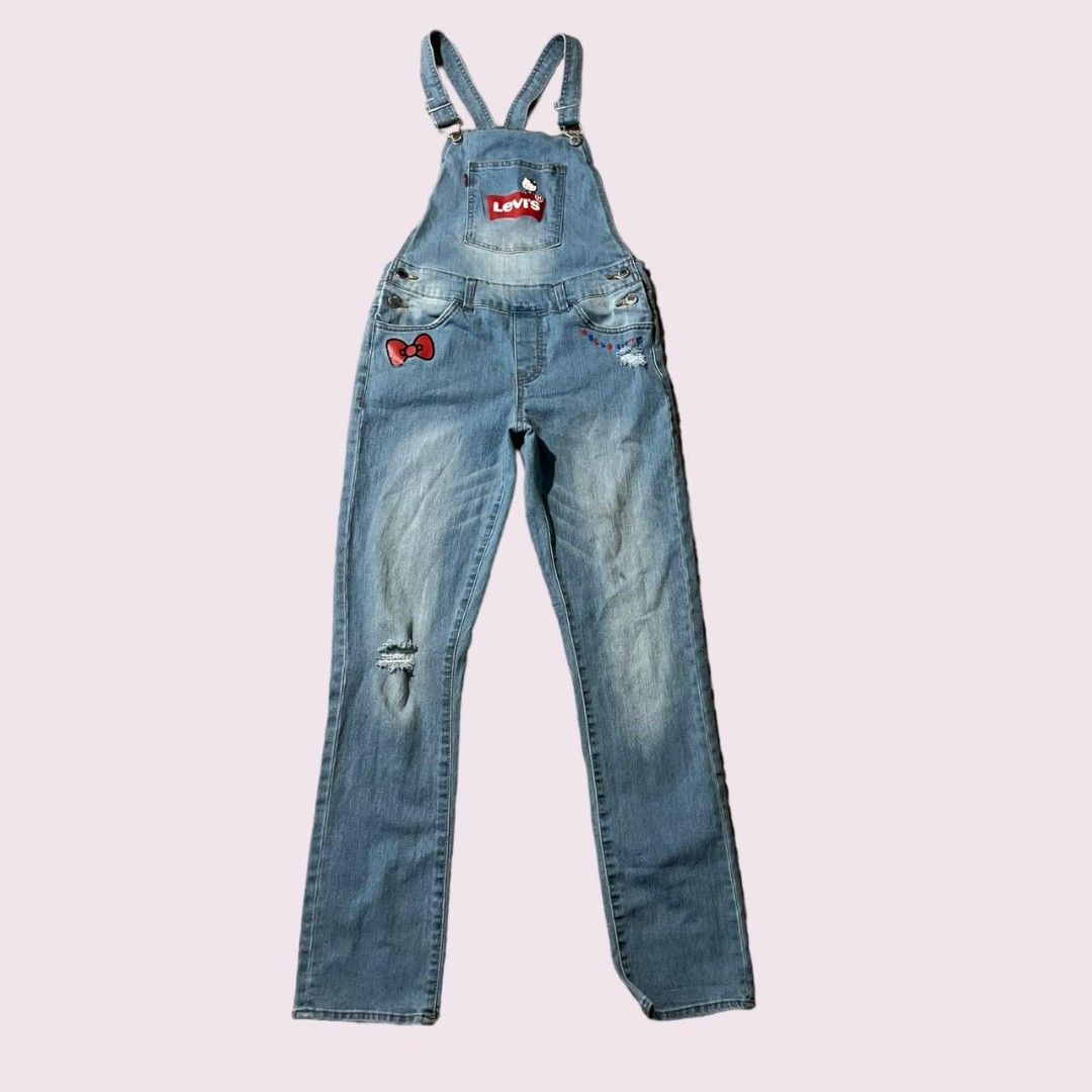 Levis x Hello Kitty Jumper pants (Category: Babies & Kids Fashion) located in Cavite. Submitted by anya0822 (Listing ID 1463225873, Image 1). Description: Preloved original Levis x Hello kitty size 6 reg (5-6yrs old) 110-116cm used twice only ang ganda nito pramis no issue & flaws 599 + sf fix na po 2k+ ko to nabili brandnew first to pay.