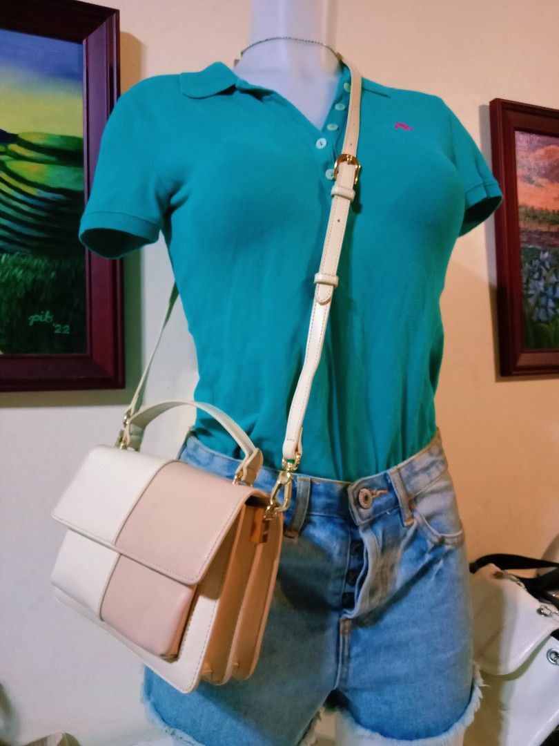 lige studio, 2tone korean bag (Category: Cross-body Bags) located in Davao. Submitted by hwagmahiyangtumawad (Listing ID 1463324425, Image 2). Description: korean bag, mocha and beige..very nice, clean and simple look ..ang sosyal tingnan..no issue! matibay po ito..premium..