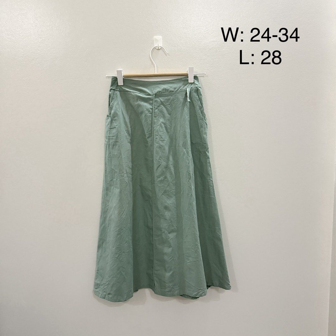 Light Green A-Line Midi Skirt (Category: Skirts) located in Rodriguez. Submitted by jrms23 (Listing ID 1463276717, Image 1). Description: - Light green midi skirt - A-line cut, comfortable fit - Waistband: 24-34 inches - Length: 28 inches - Features pockets - Textured fabric for a stylish look - Easy to dress up or down.