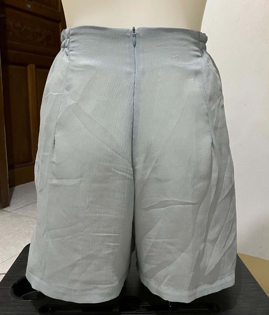 Light Grey High Waisted Pleated Shorts (Category: Shorts) located in Quezon City. Submitted by syayayay (Listing ID 1463208505, Image 2). Description: - Light grey shorts - High-waisted fit - Elastic back for comfort - Pleated front detail - Zipper closure at the back - Comfortable and stylish - Ideal for casual wear.