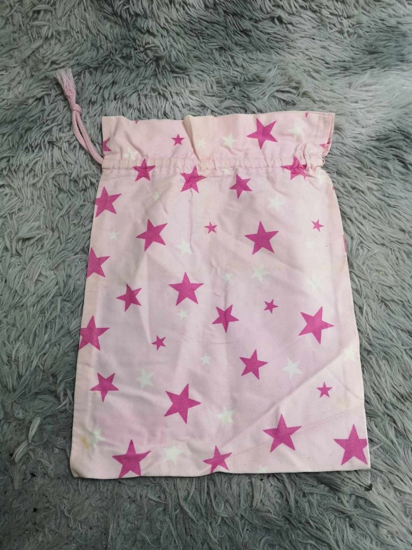 Light Pink Star Printed Design Pouch (Category: Purses & Pouches) located in Santa Cruz. Submitted by jmy_surplus.2 (Listing ID 1463122330, Image 1). Description: Size ; L - 15.4 W - 11.3 Color ; Light Pink Type ; Pouch Brand ; No brand Material ; Nylon Style ; Light pink Drawstring Cosmetic Pouch LR 129 JMY 3 Batch #223.