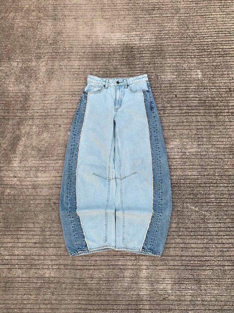 Light Wash Denim Jeans with Contrasting Panels (Category: Jeans) located in Alburquerque. Submitted by jarrenkentnacua (Listing ID 1463266043, Image 1). Description: GU Two Tone Barrel Leg Jeans Size S (62 cm) on tag Waist 28 Length 38 Thigh 13 Leg Opening 9 Issue: Minimal dirts Good Condition.