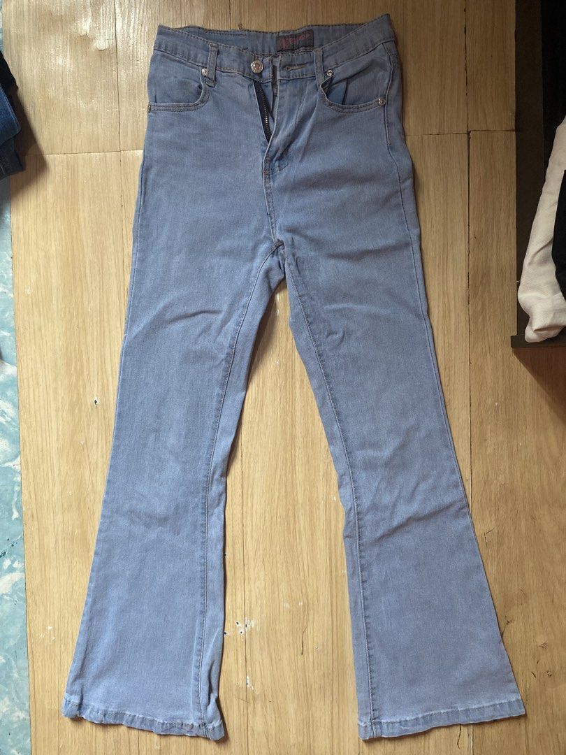 Light Wash Flared Jeans (Category: Jeans) located in Tanauan. Submitted by rie098 (Listing ID 1463290812, Image 2). Description: - Light wash denim jeans - Flared leg style - Button and zip front closure - Classic five-pocket design - Comfortable for everyday wear - A versatile addition to any wardrobe.