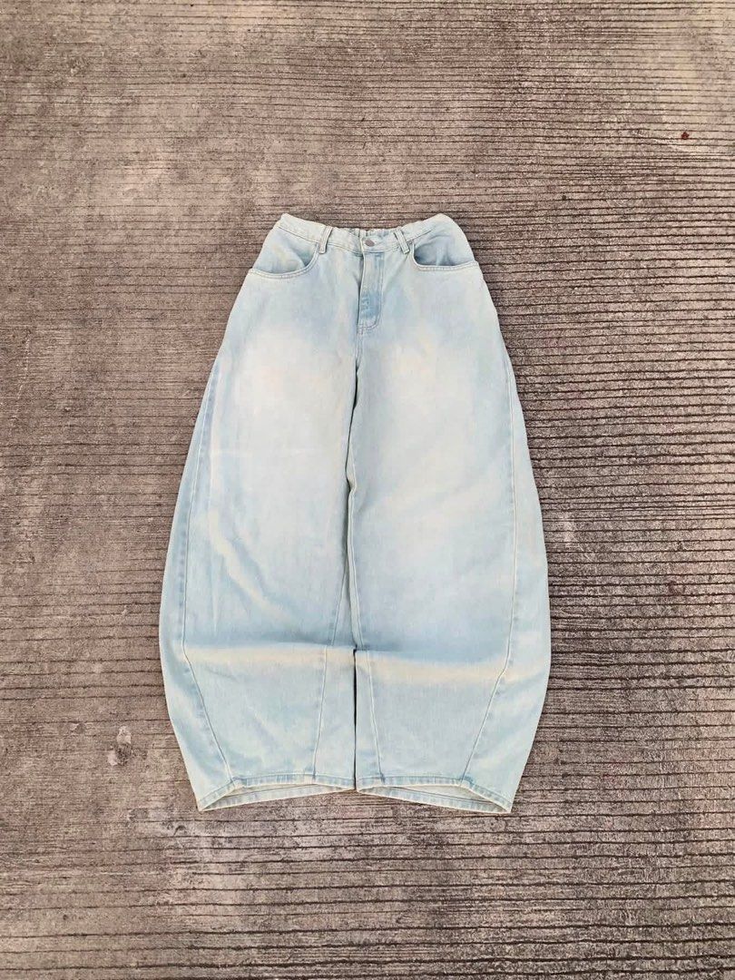 Light Wash Wide Leg Denim Jeans (Category: Jeans) located in Alburquerque. Submitted by jarrenkentnacua (Listing ID 1463251395, Image 1). Description: NEUKKIMPYO Washed Barrel Pants Waist 30-33 Length 42 Thigh 15.5 Leg Opening 10 Issue:❌ Excellent Condition.