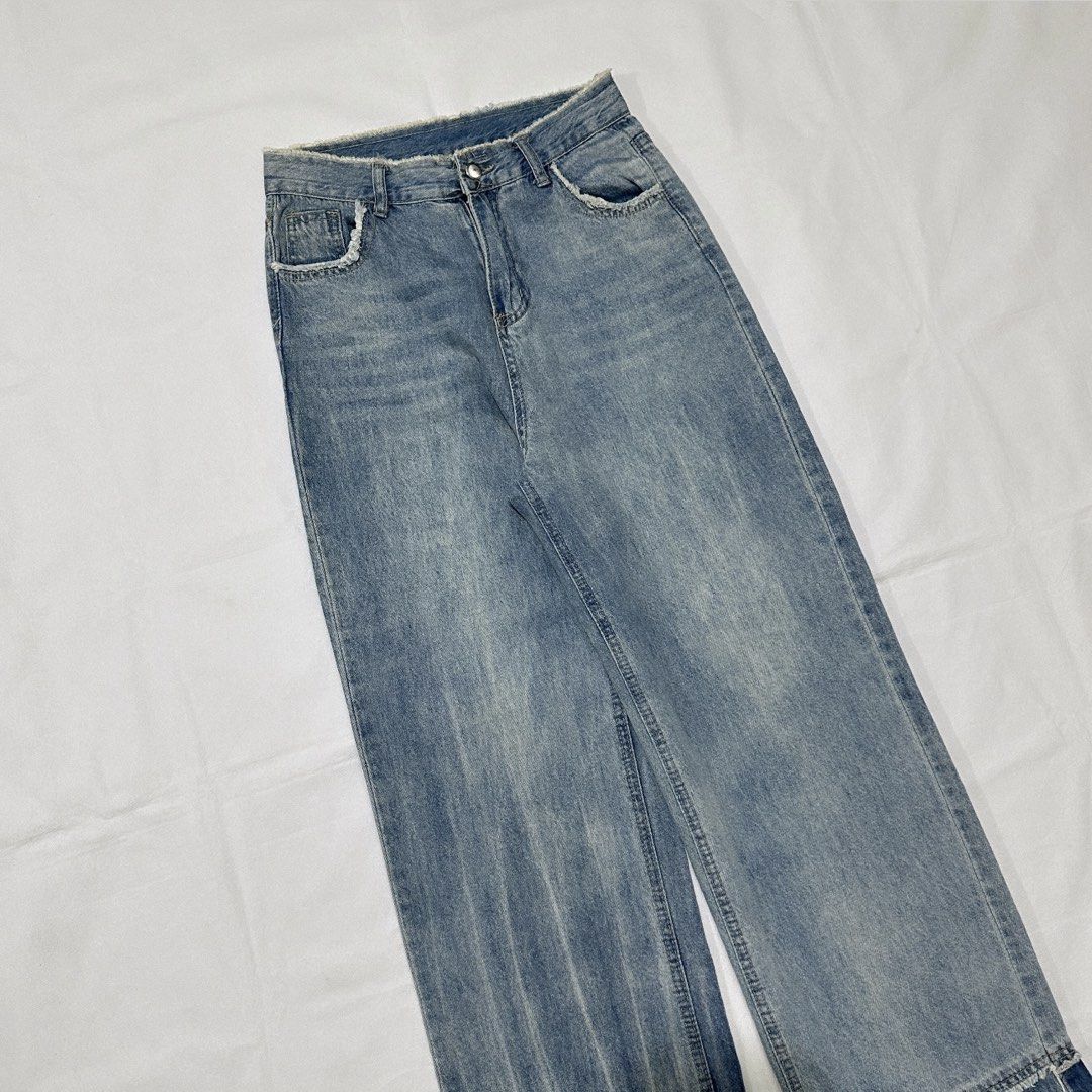 Light Washed Denim Baggy Pants (Category: Other Bottoms) located in Davao. Submitted by prettypleasure.clo (Listing ID 1463231190, Image 3). Description: Lightweight No issue W29 | L41 Gcash/MariBank only +sf.