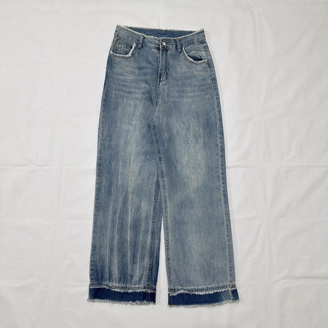 Light Washed Denim Baggy Pants (Category: Other Bottoms) located in Davao. Submitted by prettypleasure.clo (Listing ID 1463231190, Image 2). Description: Lightweight No issue W29 | L41 Gcash/MariBank only +sf.
