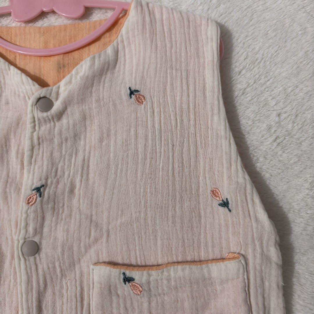 Linen Top (6Y) (Category: Babies & Kids Fashion) located in Cebu City. Submitted by stealmycloset_ (Listing ID 1463322037, Image 2). Description: May small pink dot, but not noticeable.