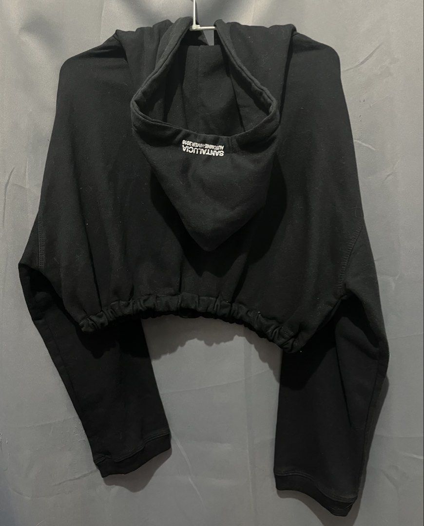 LiuLiu+ Black Venice Cropped Hoodie (Category: Coats, Jackets and Outerwear) located in Baguio. Submitted by maplee_syrupp (Listing ID 1463207021, Image 2). Description: Venice graphic cropped hoodie Elasticated hem for a snug fit Brand: LiuLiu+ Designed by: Jong Size XS-S.