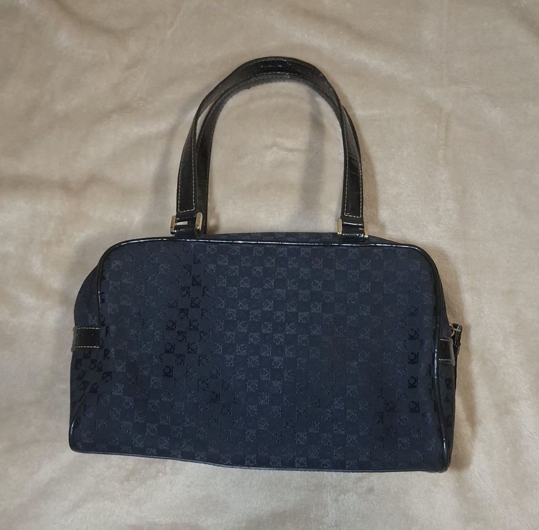 Liz Claiborne Black Handbag (Category: Shoulder Bags) located in Quezon City. Submitted by MP_Declutters (Listing ID 1463218331, Image 2). Description: Liz Claiborne Black Handbag 👜 Pre-owned Liz Claiborne structured handbag with elegant patterned fabric and glossy crocodile-effect trim. Comes with top handles and shoulder strap. Spacious interior with zip pocket. 📏 Size: 29 × 18 × 14 cm ✨ Condition: Pre-owned, good condition with signs of age/