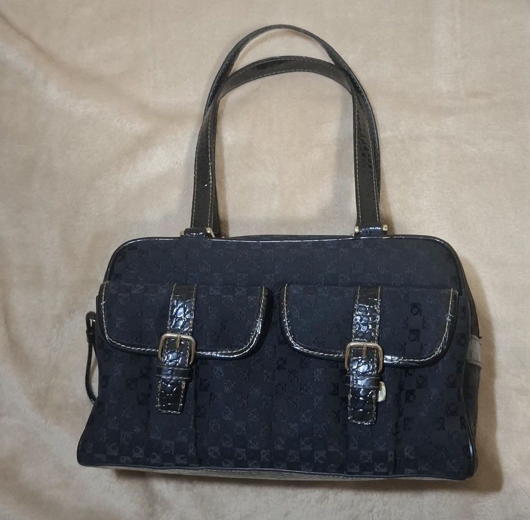 Liz Claiborne Black Handbag (Category: Shoulder Bags) located in Quezon City. Submitted by MP_Declutters (Listing ID 1463218331, Image 1). Description: Liz Claiborne Black Handbag 👜 Pre-owned Liz Claiborne structured handbag with elegant patterned fabric and glossy crocodile-effect trim. Comes with top handles and shoulder strap. Spacious interior with zip pocket. 📏 Size: 29 × 18 × 14 cm ✨ Condition: Pre-owned, good condition with signs of age/