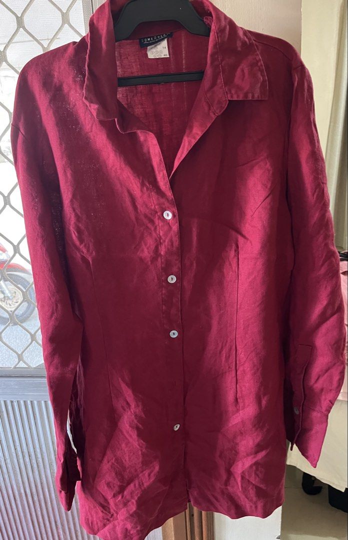 Long sleeves (Category: Longsleeves) located in Bacoor. Submitted by ayit. (Listing ID 1463183349, Image 1). Description: Med large fit asian size - Deep red long-sleeved top - Size: Medium (fits EU 38/UK 10/US 6) - Classic button-down design with collar - Versatile for casual or semi-formal wear - Comfortable fabric.