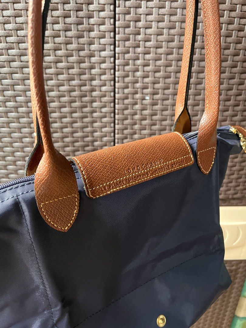 Longchamp (Category: Tote Bags) located in San Jacinto. Submitted by kellysthrift_ (Listing ID 1463325062, Image 3). Description: .
