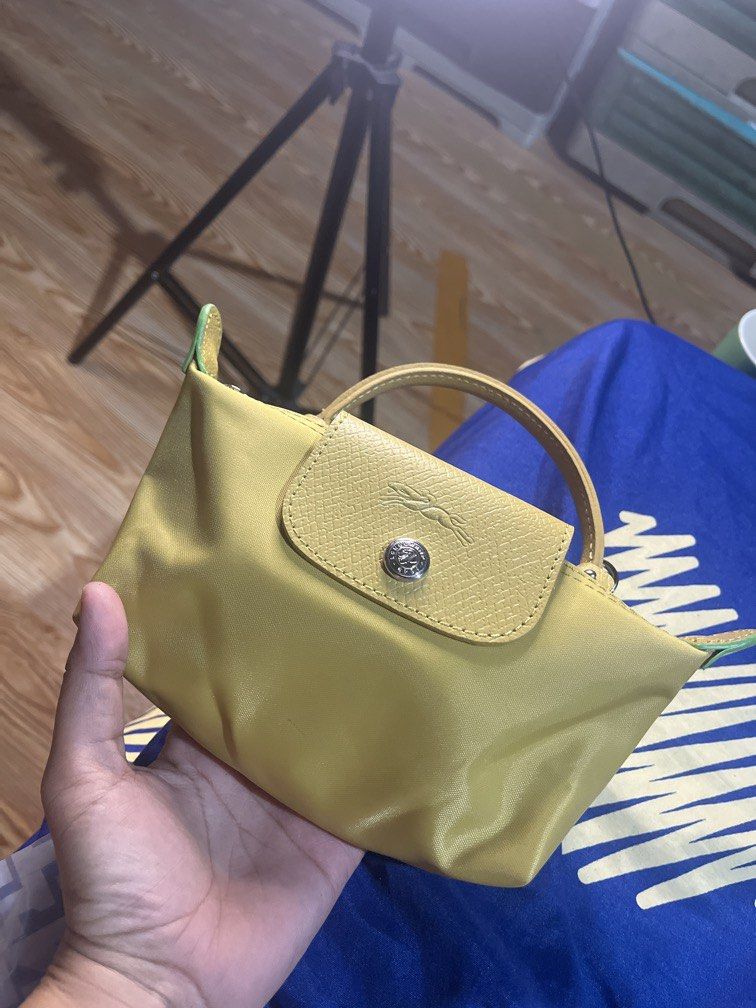 Longchamp in lemon (Category: Cross-body Bags) located in San Jacinto. Submitted by kellysthrift_ (Listing ID 1463324687, Image 1). Description: Longchamp no issue .