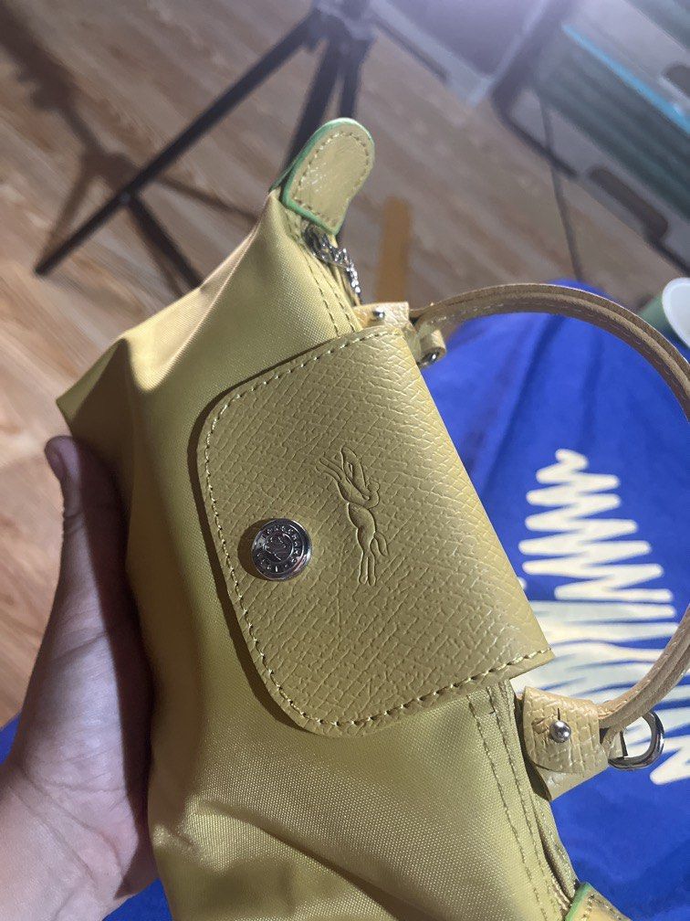 Longchamp in lemon (Category: Cross-body Bags) located in San Jacinto. Submitted by kellysthrift_ (Listing ID 1463324687, Image 3). Description: Longchamp no issue .
