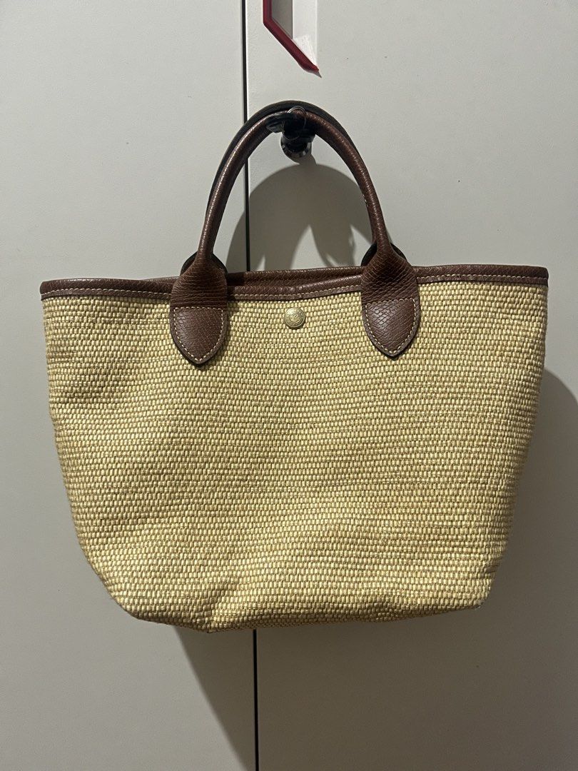 Longchamp Le panier Pliage Small (Category: Luxury Bags & Wallets) located in Manila. Submitted by pkkpkp (Listing ID 1463286780, Image 2). Description: In very good used condition Bought in europe.