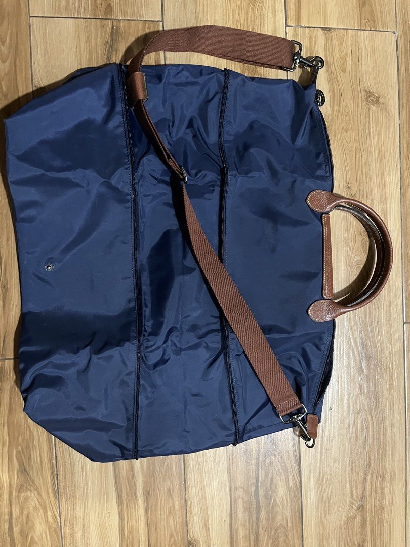 Longchamp Le Pliage Duffel Bag Navy Blue (Category: Luxury Bags & Wallets) located in Manila. Submitted by aaliyahmut37770 (Listing ID 1463227973, Image 3). Description: - Navy blue duffel bag - Accented with brown leather handles and trim - Includes a detachable shoulder strap - Folds flat for convenient and easy storage LIKE NEW - meet up or delivery (las piñas area) - authentic 100% - negotiable price - SF shouldered by buyer .